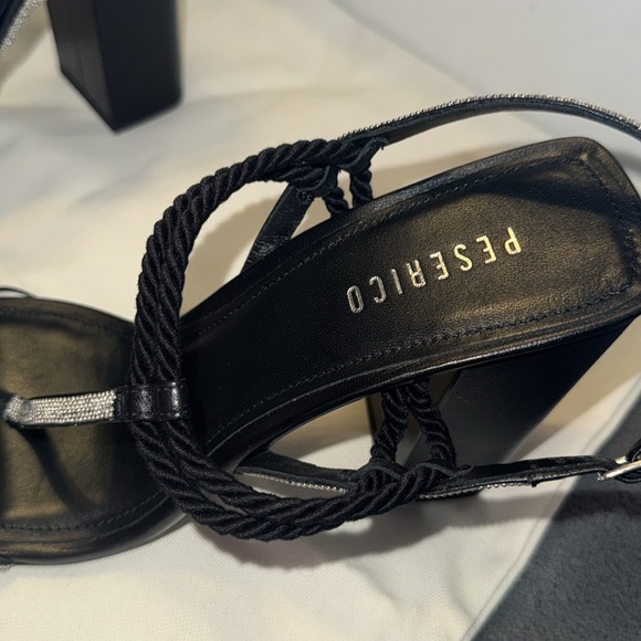 NWT Peserico leather heals sandals with rhinestones size 39 comes box n dust bag - Picture 9 of 10